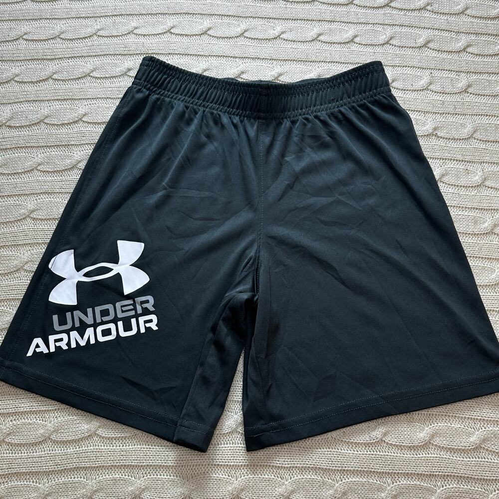 Boys Under Armour Shorts sz 7 gray activewear pull on shorts